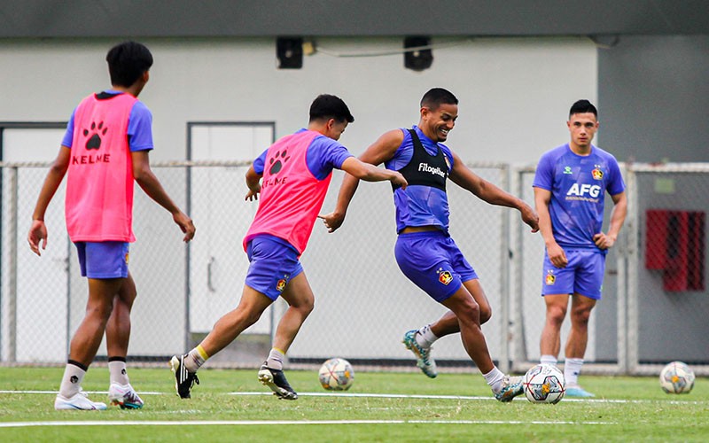 Pemain Persik Kediri Ikuti Pemusatan Latihan di Lapangan B Senayan - Bagian 3
