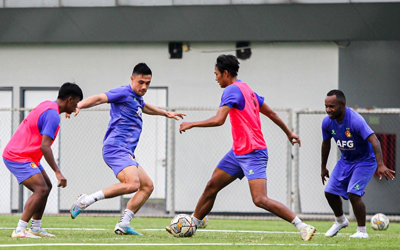 Pemain Persik Kediri Ikuti Pemusatan Latihan di Lapangan B Senayan - Bagian 1