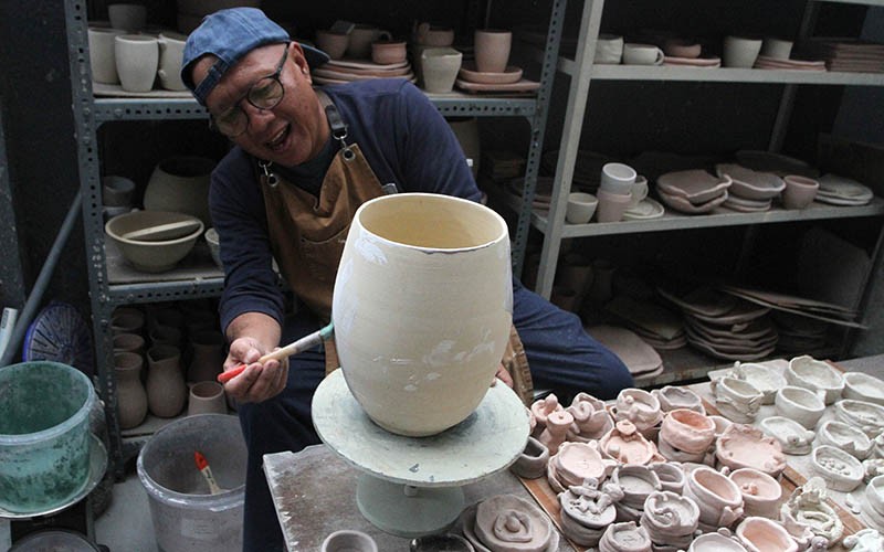 Kerajinan Keramik Bergaya Kontemporer, Pelanggan dari Chef hingga Kolektor - Bagian 1