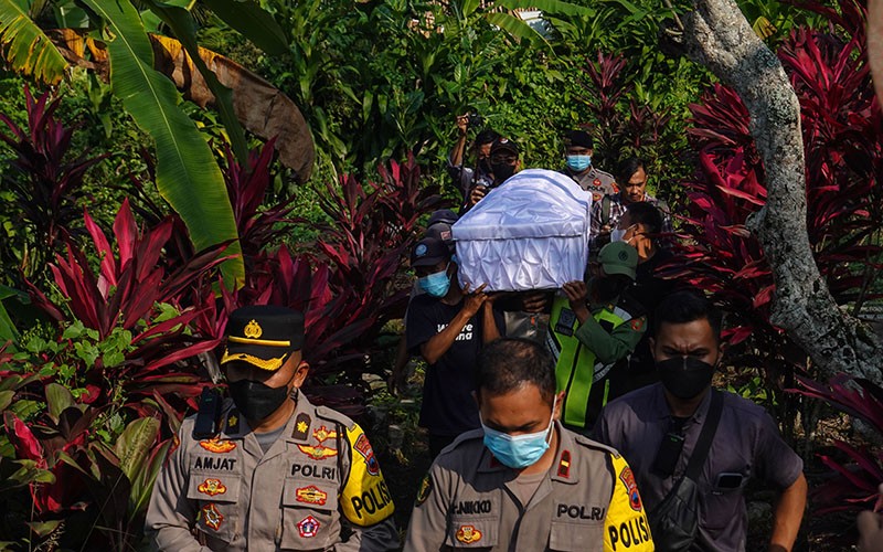 Tahanan Tewas Dalam Sel Polresta Banyumas, Makam Dibongkar-Jenazah Diautopsi - Bagian 1