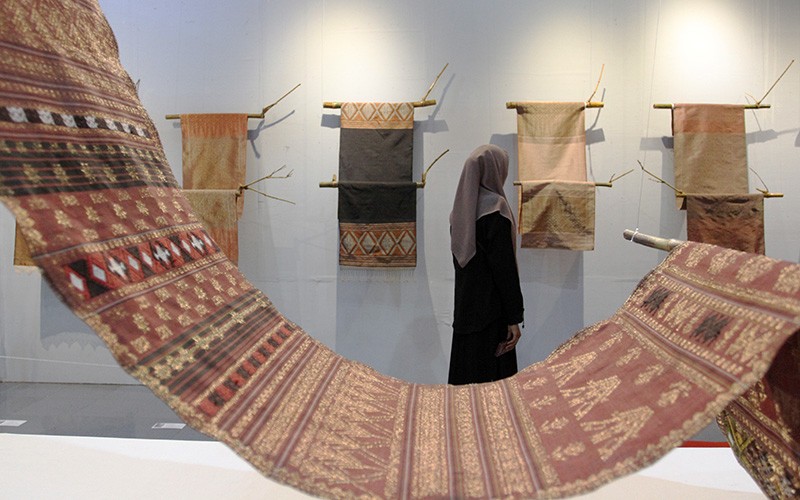 Revitalisasi Kain Songket Bangkitkan Budaya Kerajinan Tenun - Bagian 1