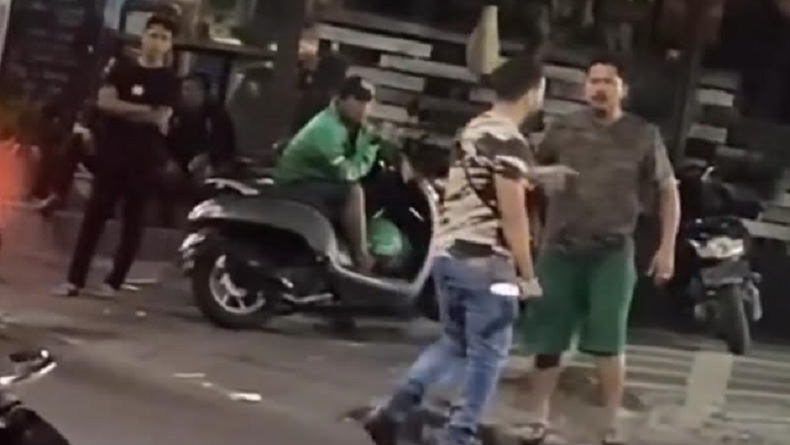 Bule Kembali Berulah di Bali, Petentengan di Jalan Bawa Pisau