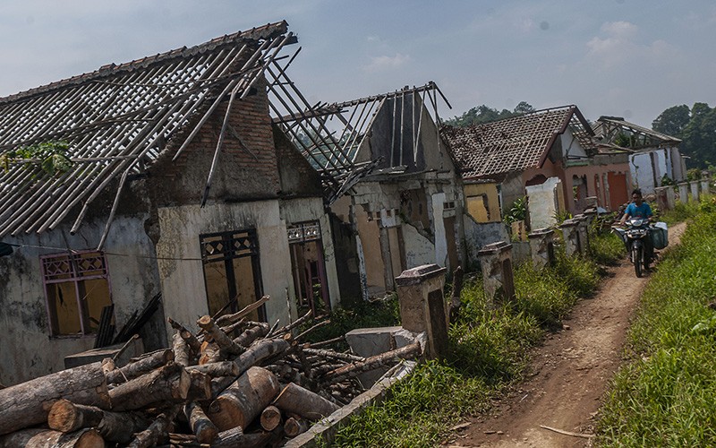 Ratusan Rumah di 2 Kampung Dirobohkan untuk Proyek Waduk Karian Banten - Bagian 1