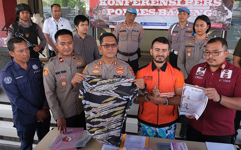 Viral Bule Kanada Bikin Onar di Bali, Kini Ditangkap Polisi dan Dideportasi - Bagian 2