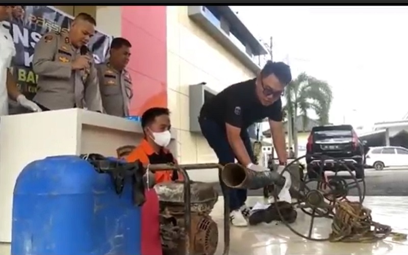  Polisi Tangkap Pemilik Sumur Minyak Ilegal yang Terbakar di Muba