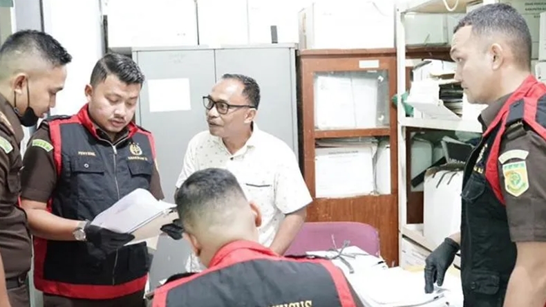  Usut Dugaan Korupsi Pembangunan Jalan, Kantor Dinas PUPR Aceh Timur Digeledah Kejari