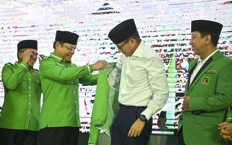 Pakai Jaket Hijau, Sandiaga Uno Resmi Gabung PPP - Bagian 1