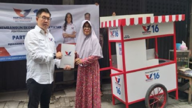Omzet Pedagang Naik Setelah Dapat Bantuan Gerobak Perindo