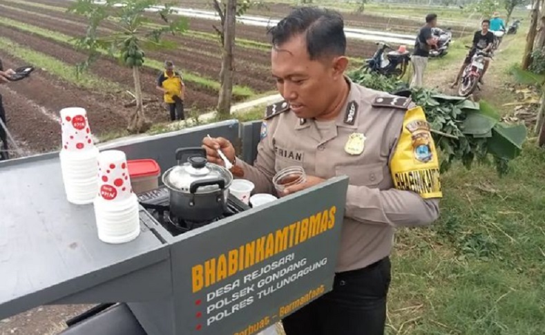 Viral Polisi di Tulungagung Keliling Bawa Perlengkapan Ngopi untuk Dengar Curhatan Warga