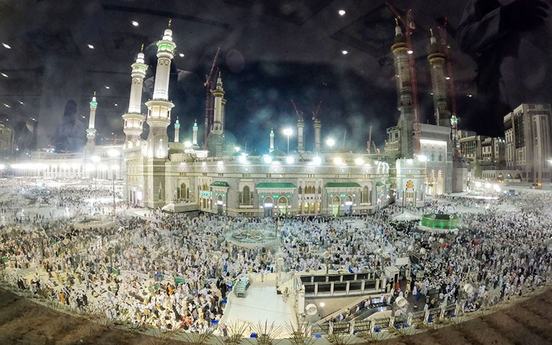 Calon Jemaah Haji Seluruh Dunia Mulai Padati Masjidil Haram - Bagian 1