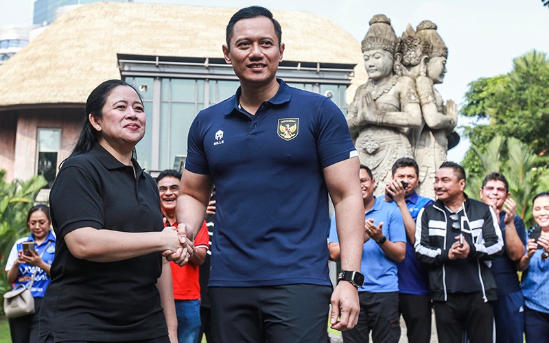 Momen Puan Jabat Erat Tangan AHY saat Bertemu di Senayan - Bagian 1