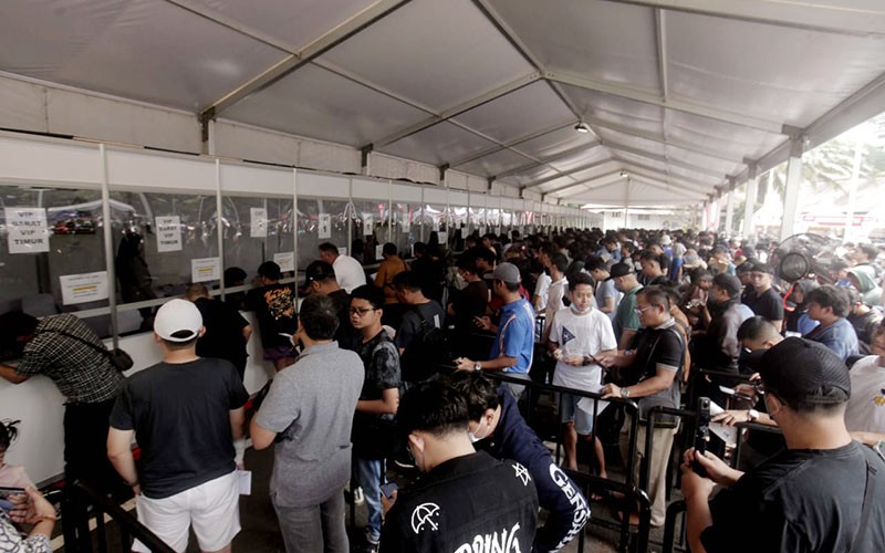 Suasana Penukaran Tiket FIFA Matchday Timnas Indonesia vs Argentina Minggu Siang - Bagian 1