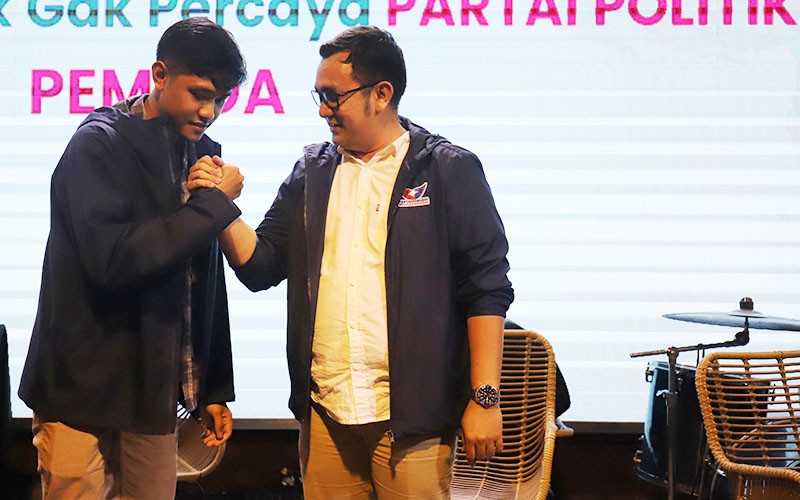 Momen Mantan Ketua BEM UI Manik Marganamahendra Gabung Partai Perindo - Bagian 2