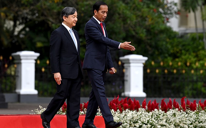 Momen Presiden Jokowi Sopiri Kaisar Jepang Naruhito Keliling Istana Bogor - Bagian 2