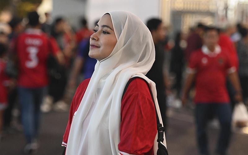 Foto-Foto Suporter Cantik Timnas Indonesia Berdatangan ke Stadion GBK - Bagian 1