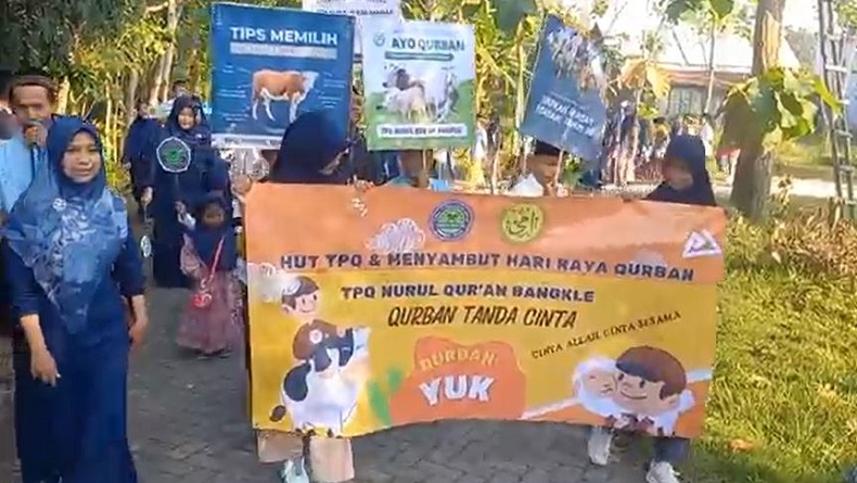 Ratusan Santri di Blora Pawai Keliling Sambut Idul Adha 