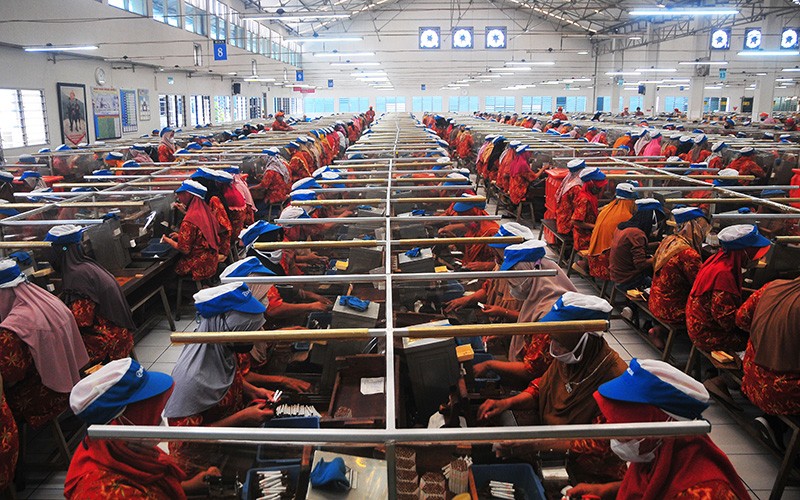 Buruh Pabrik Rokok Dapat BLT dari APBD Kudus Sebesar Rp600.000 - Bagian 3