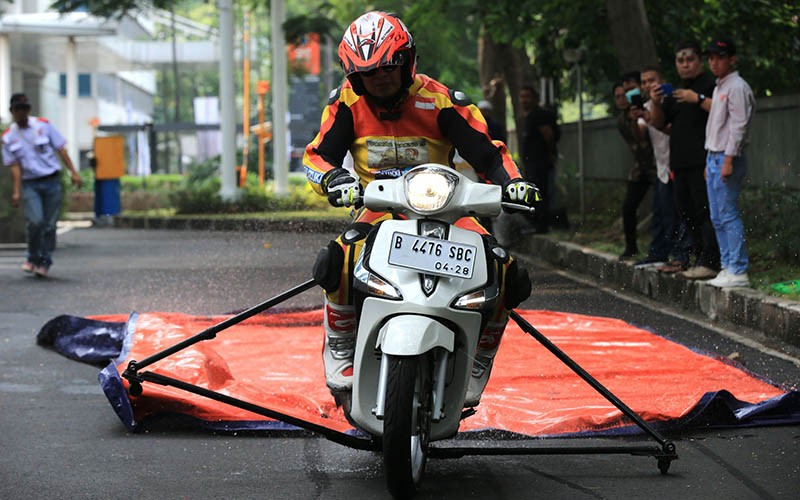 Tekan Kecelakaan saat Nataru, Ratusan Driver Bandung Digembleng Keselamatan di Jalan 