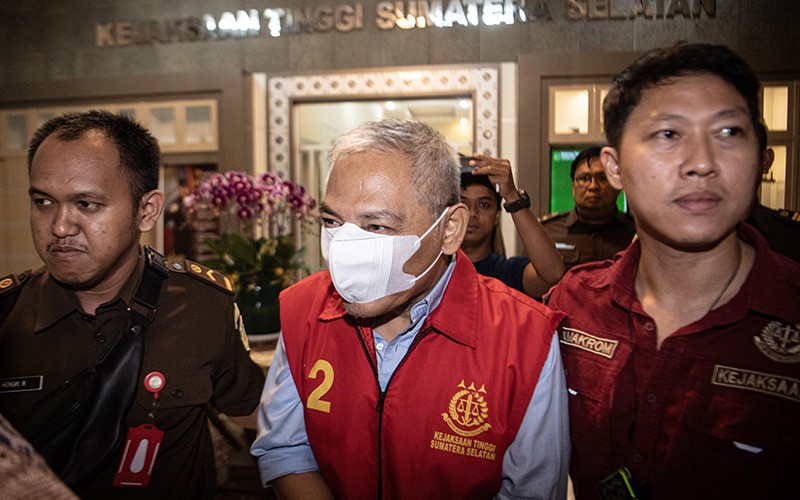Kejaksaan Tahan 2 Tersangka Kasus Dugaan Korupsi Akuisisi Saham PTBA - Bagian 2