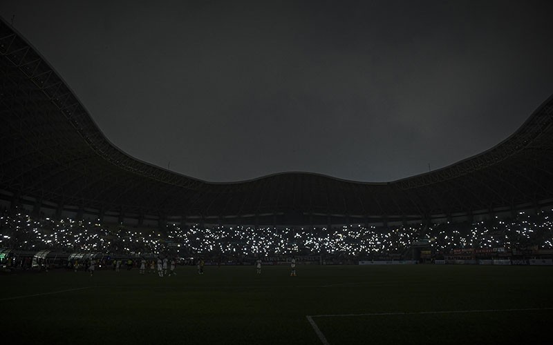 Suasana Laga Persija Jakarta vs Ratchaburi FC Mati Lampu, Stadion Gelap Gulita - Bagian 2
