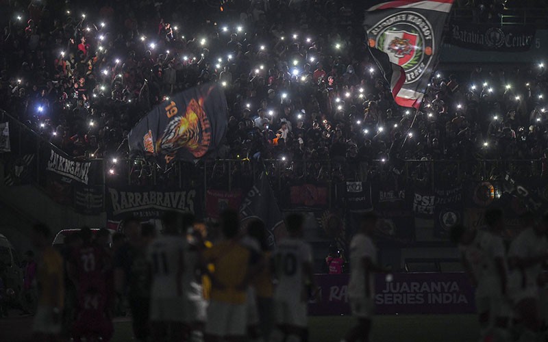 Suasana Laga Persija Jakarta vs Ratchaburi FC Mati Lampu, Stadion Gelap Gulita - Bagian 1