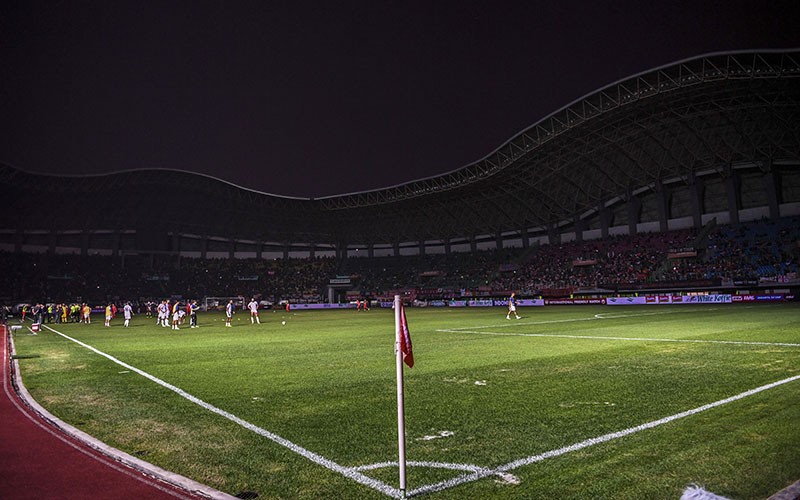 Suasana Laga Persija Jakarta vs Ratchaburi FC Mati Lampu, Stadion Gelap Gulita - Bagian 3