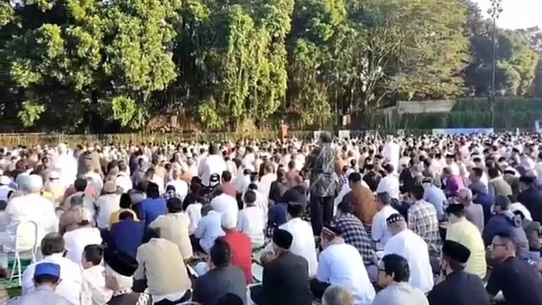 Salat Idul Adha, Warga Muhammadiyah se-Bandung Raya Tumpah Ruah di Lapangan Lodaya
