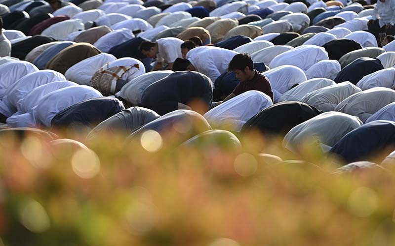 Ribuan Umat Muslim Sholat Idul Adha 1444 H di Masjid Agung Al Azhar  - Bagian 3