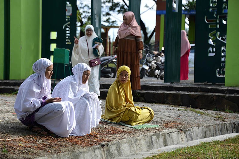 Ziarah Kuburan Massal Korban Tsunami Aceh usai Sholat Idul Adha - Bagian 2