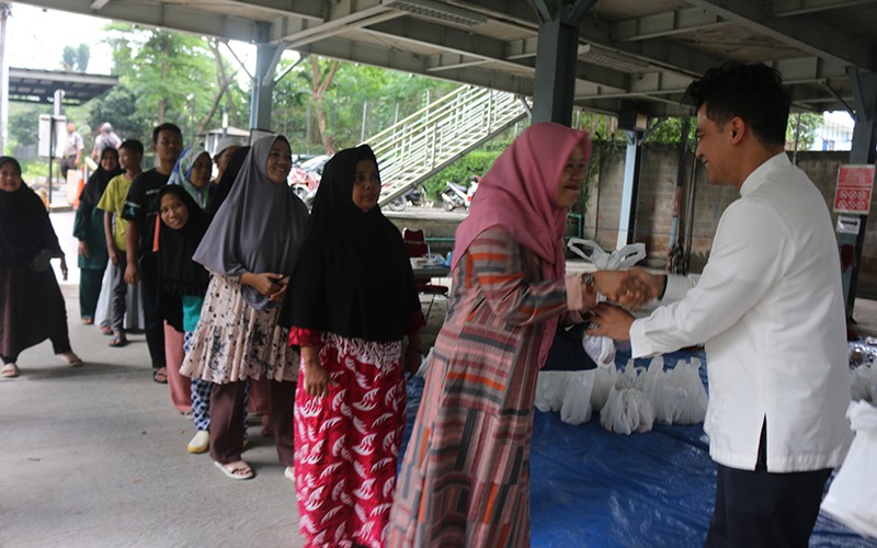 Partai Perindo Salurkan 675 Paket Daging Kurban - Bagian 1