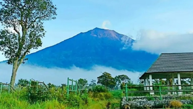 Gunung Tertinggi di Pulau Sumatera, Ada yang Selalu Ditutupi Awan Kabut hingga Jadi Sejarah