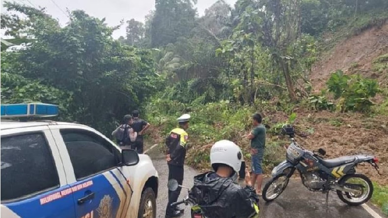 Longsor Tutup Jalan Trans Sulawesi Kolaka-Koltim, Antrean Panjang Kendaraan Mengular