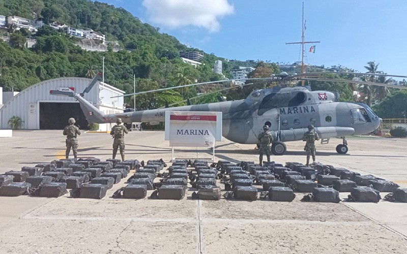 Penampakan 2,4 Ton Kokain Dibawa dengan Kapal Kecil - Bagian 1