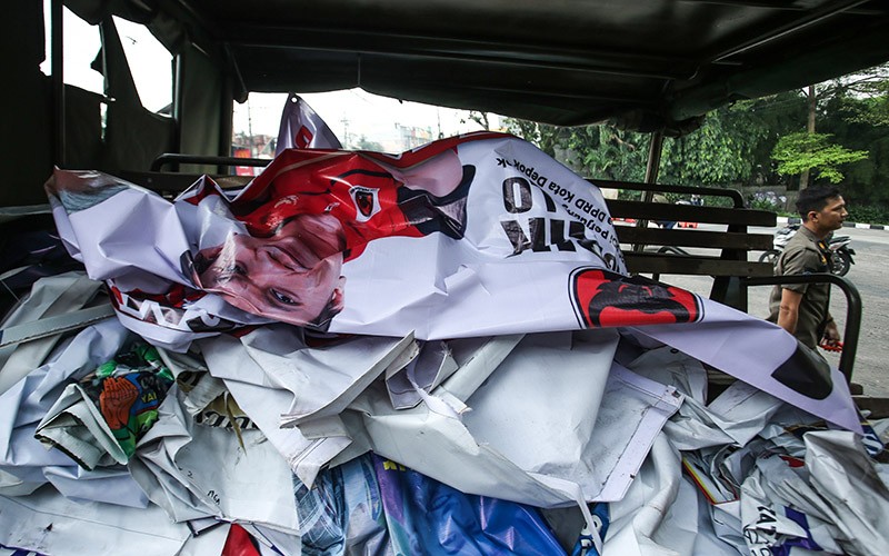 Penertiban Atribut Partai di Depok, Termasuk Spanduk Bacapres Anies Baswedan - Bagian 2