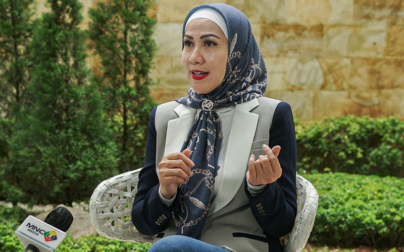 Gaya Venna Melinda Tetap Cantik di Usia 50 Tahun - Bagian 3