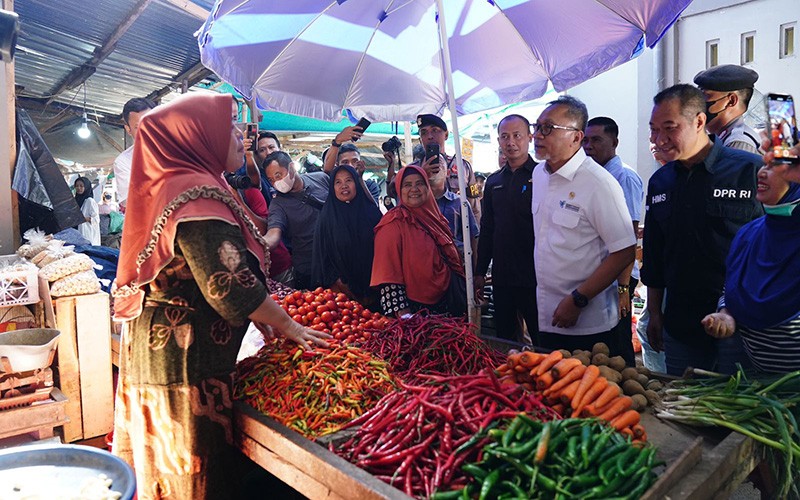 Tinjau Pasar Seketeng Sumbawa, Mendag Zulhas: Harga Bapok Stabil - Bagian 1