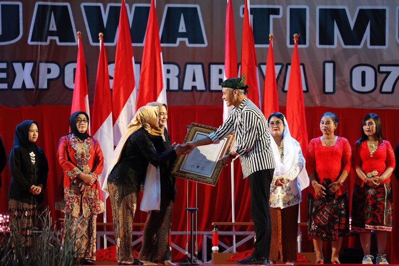 Puluhan Ribu Emak-Emak Jawa Timur Berkumpul Dukung Ganjar Pranowo Capres 2024 - Bagian 2