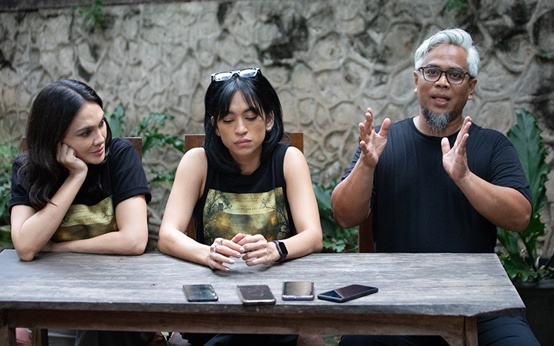 Ekspresi Luna Maya Pemeran Film Suzanna Malam Jumat Kliwon - Bagian 2