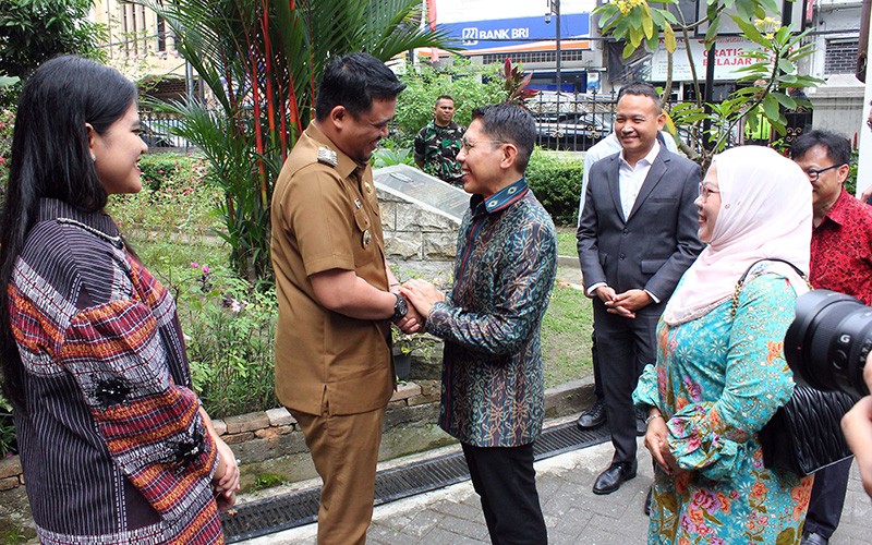 Menteri Singapura Temui Bobby Nasution Bahas Kerja Sama Pendidikan hingga Pariwisata - Bagian 1