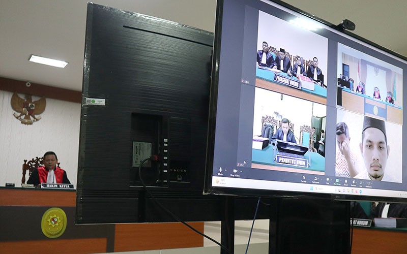 Penampakan Eks Peneliti BRIN Sidang Perdana Kasus Ujaran Kebencian - Bagian 2