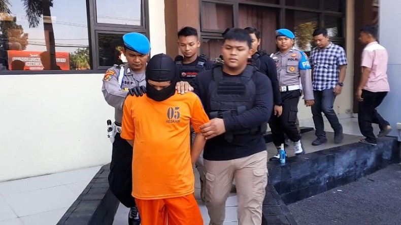 Penyiram Air Keras ke Guru SMKN Karawang Ditangkap Polisi, Ini Tampangnya
