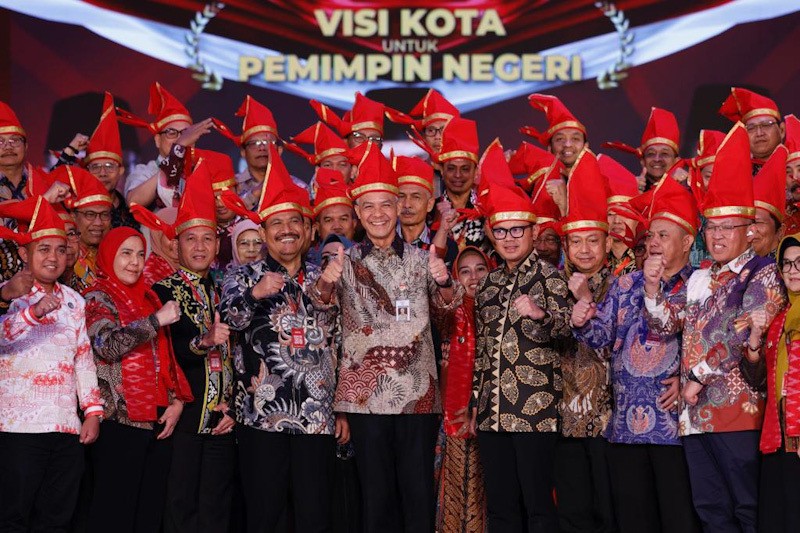 Ganjar: Pak Prabowo Senior Saya, Mas Anies Teman Dekat, Kita Bersatu untuk Indonesia - Bagian 1