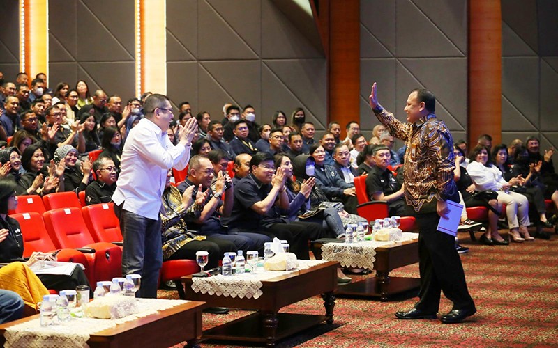 Ketua KPK Firli Bahuri Ingatkan Korupsi Musuh Bersama saat Jadi Pembicara di MNC Forum ke-71 - Bagian 3