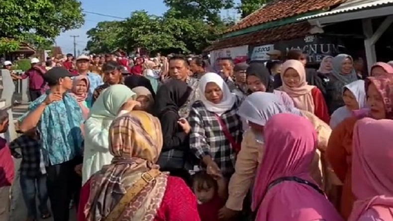 Luar Biasa, 1.000 Orang Antar Mempelai Pria ke Pelaminan di Situraja Sumedang