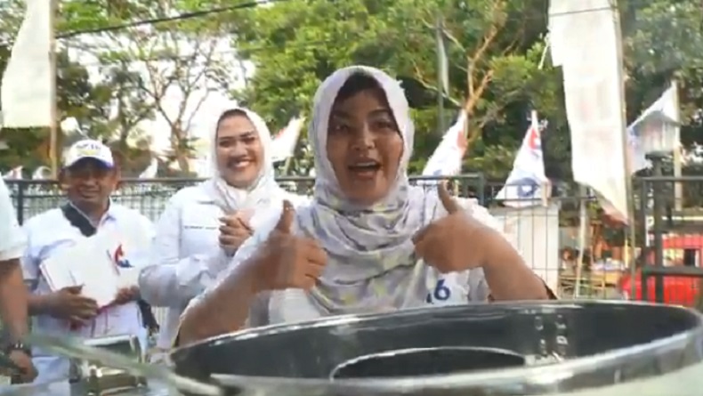 Semringah Terima Gerobak Perindo, Pedagang di Lebak Banten: Bantu UMKM agar Bisa Maju