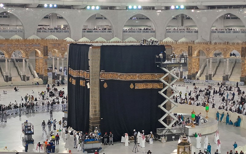 Melihat Proses Penggantian Kiswah Kain Penutup Ka'bah Setiap Tahun Baru Islam - Bagian 4