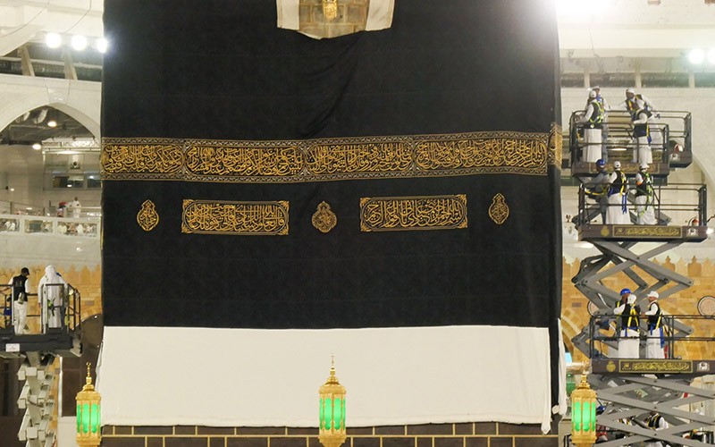 Melihat Proses Penggantian Kiswah Kain Penutup Ka'bah Setiap Tahun Baru Islam - Bagian 5