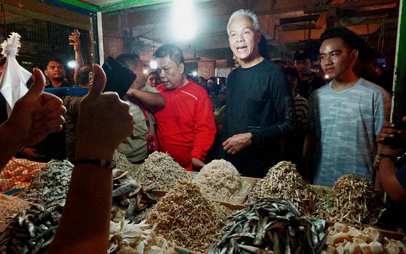 Momen Ganjar-Gibran Ngopi Bareng Dengar Curhatan Pedagang Pasar di Bogor - Bagian 2