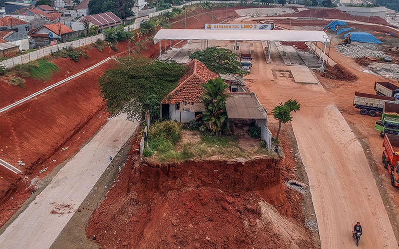Rumah Belum Digusur Berdiri di Tengah Proyek Jalan Tol Cijago Seksi 3B - Bagian 3