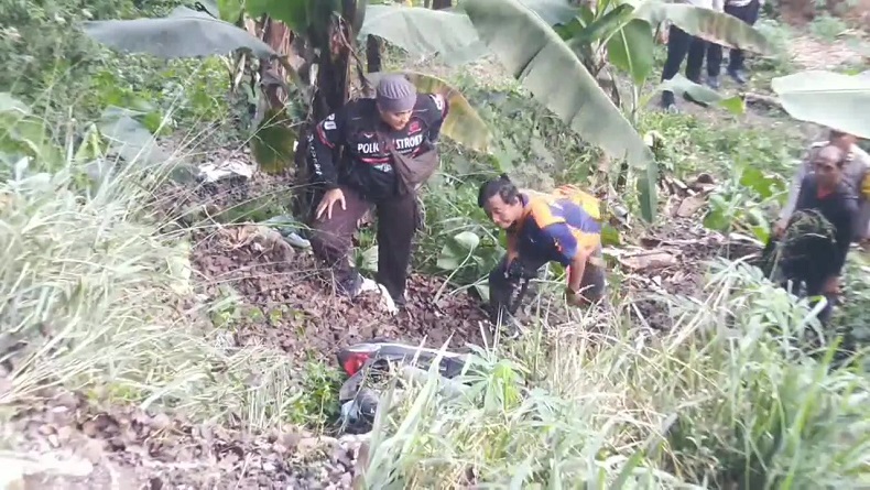 Mayat Pria Ditemukan di Dasar Jurang Cipatat KBB, Korban Telungkup di Atas Motor 